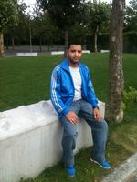 alsidig. Bilal Al-Issa er palæstinenser, flygtning fra Libanon og Vollsmose-beboer. Han er også universitetsstuderende, pædagogmedhjælper og ungdomsboksetræner. 