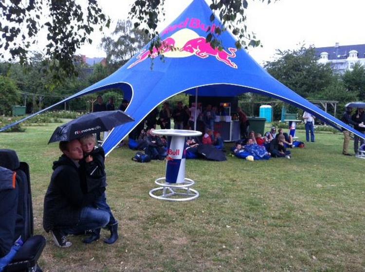 regntid. Det våde vejr har været en tand for heftigt til at kunne ignoreres i Enghave Parken. 