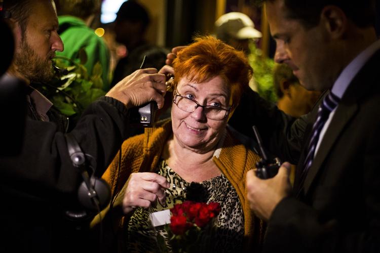 VIKING. Jane Pedersen har i dag haft travlt. Både med at tale med medierne og folk som for eksempel Justitsministeren, der ville give hende et par rosende ord med på vejen. 