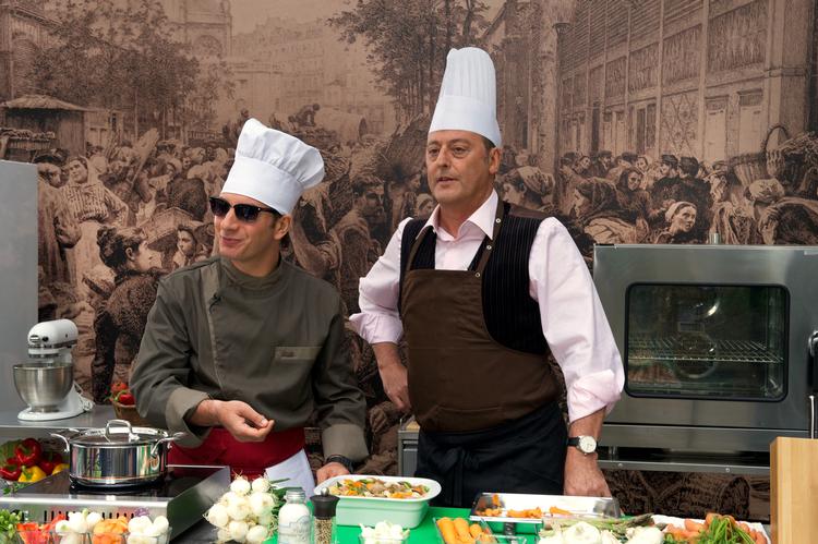 Fusion. Jean Reno er Michelinkokken, der hyrer sin gastronomiske modsætning Jacky, en ung, molekylær hedspore spillet af Michäel Youn, for at redde sin skrantende restaurant.