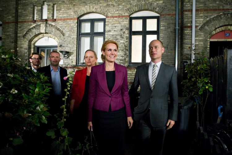 Statsminister Helle Thorning-Schmidt (S) sammen med sin mand Stephen Kinnock. Parret har i dag skrevet et læserbrev og fremlagt begundelsen for Skats afgørelse af deres skattesag. 
