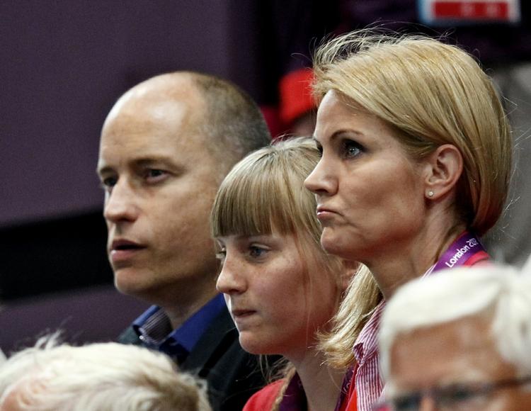 Familieidyl. Helle Thorning-Schmidt og Stephen Kinnock ses her til OL, hvor de bl.a. overværede håndboldkampen mellem Norge og Danmark. 