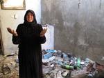 13 mennesker meldes alene i dag dræbt i Syrien, ifølge oppositionen. På billedet ses en kvinde efter at regeringsstyrker havde invaderet og forladt hendes hjem 5. august. 