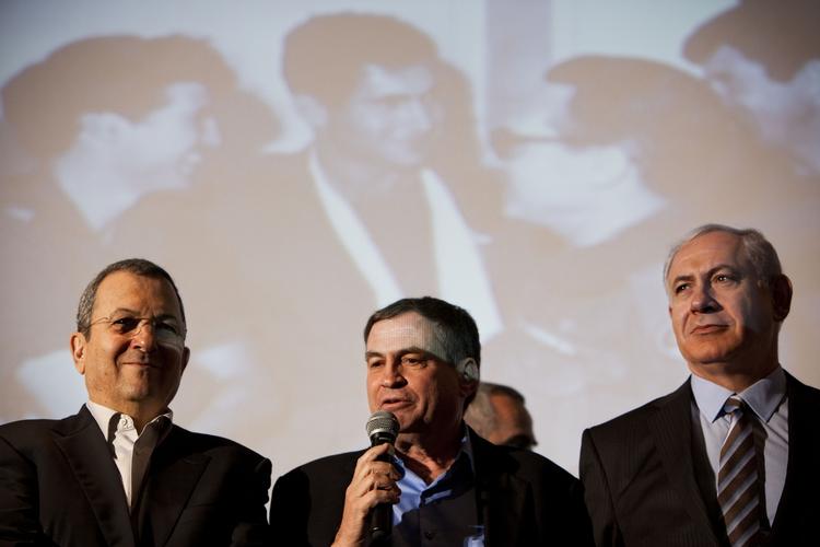 Mellemøsten. Israels ministerpræsident Benjamin Netanyahu (Th) og forsvarsminister Ehud Barak (Tv) har ikke formået at overbevise den israelske befolkning om, at krig mod Iran er en god løsning. 