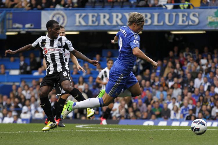 Chelsea. Fernando Torres spillede en vigtig rolle i Chelseas 2-0-sejr over Newcastle. Her bliver han nedlagt af Newcastles Vurnon Anita. Senere scorede han til 2-0. 