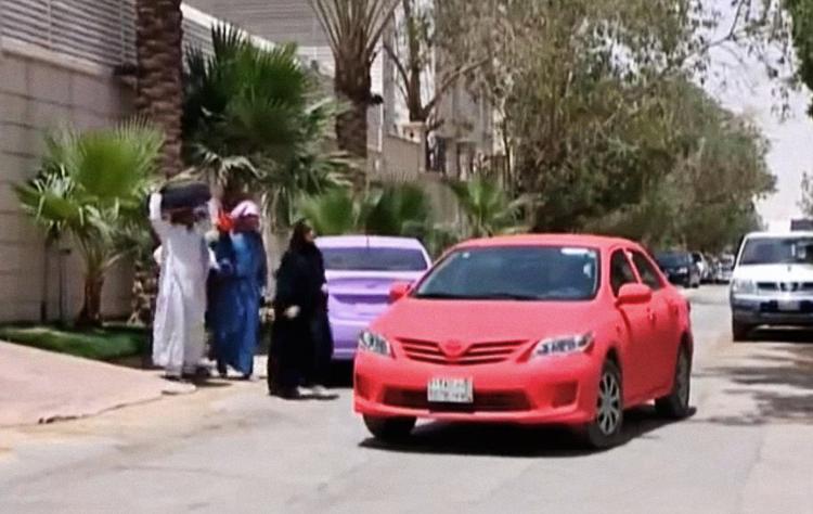 Oprør bag rattet. I serien 'Stille, stille' viser saudiarabisk tv, at kvinder rent faktisk kan køre bil. Eller i hvert fald antydes det meget kraftigt. 