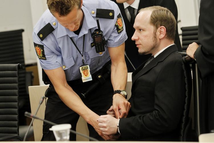 En af Fremskridtspartiets repræsentanter i Stortinget, Ketil Solvik-Olsen, mener ikke, at Breiviks massakre kunne være undgået under en borgerlig regering. 