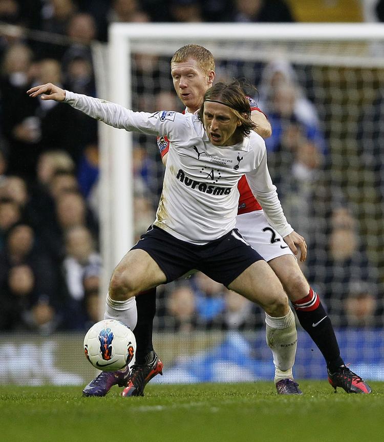 Duel. Hvis Modric skal i nærkontakt med Manchester Uniteds Paul Scholes igen, så bliver det i Champions League. 