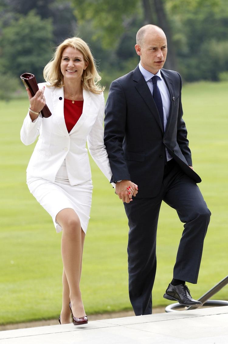 Journalistik. Thorning og Kinnock valgte selv at henvende sig til Politiken for mane rygter om homoseksualitet til jorden. 