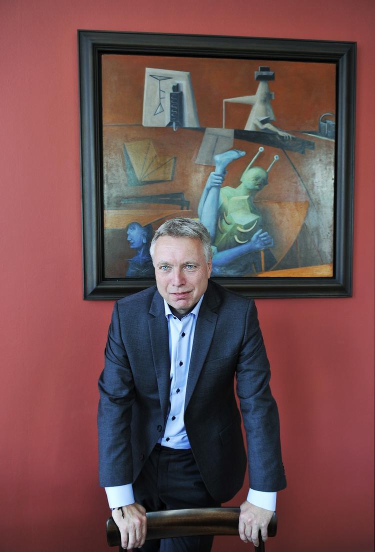 Økonomi. Uffe Elbæk konstaterer, at besparelser på  nogle kulturområder er en nødvendighed til næste finanslov. 