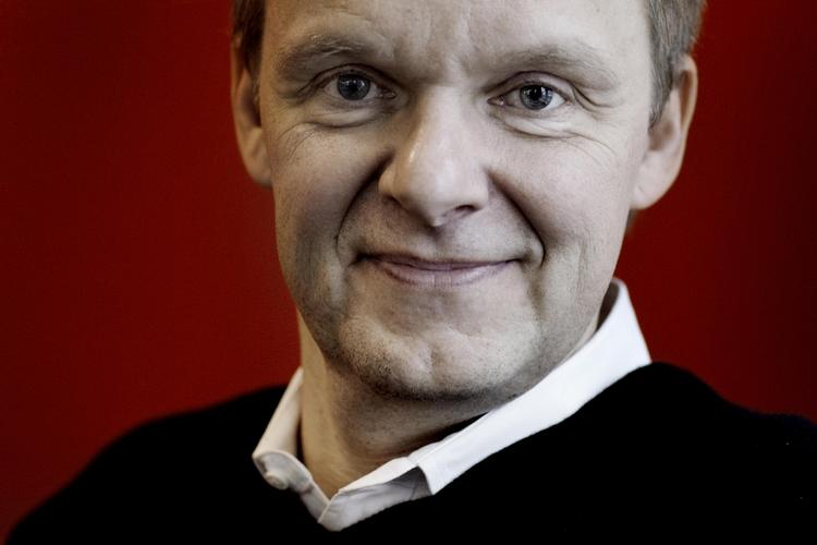 sandhedssøgende. Poul Madsen vælger at fortælle hele sandheden, »også selv om vi risikerer at komme i fængsel«, skrev Ekstra Bladets chefredaktør i en leder i går. 