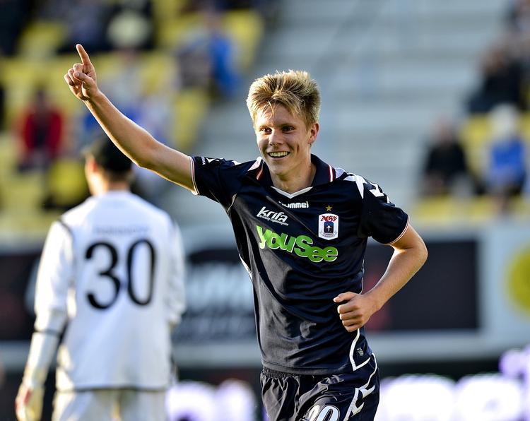 Jubel. Islandske Aron Johannsson lod sig ikke bare nøje med hattricket, han scorede også sit mål nummer fire. 