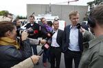 KOMMISSION. Poul Madsen, chefredaktør på Ekstra Bladet, ankommer her til den tidligere retsbygning i Gladsaxe, som skal lægge hus til afhøringerne i skattesagen. 