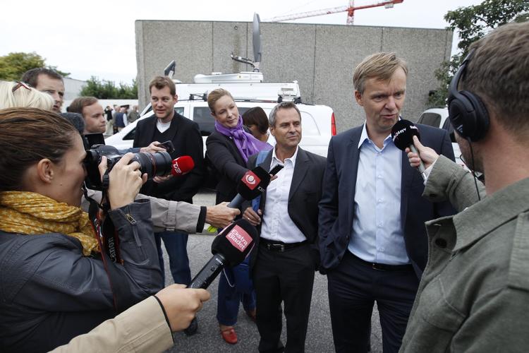 KOMMISSION. Poul Madsen, chefredaktør på Ekstra Bladet, ankommer her til den tidligere retsbygning i Gladsaxe, som skal lægge hus til afhøringerne i skattesagen. 
