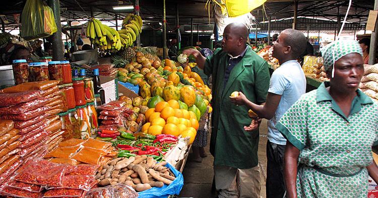 MARKEDSSTEMNING. Mozambiques hovedstad Maputo er et anderledes storby-bekendtskab. 