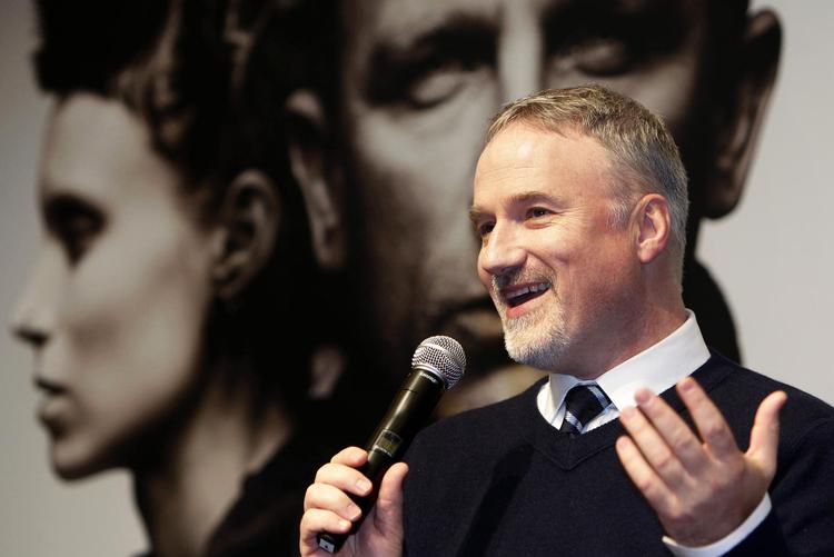 Instruktør. David Fincher har i de seneste år markeret sig stadigt stærkere som filmskaber. Her introducerer han sin film 'The Girl with the Dragon Tattoo' i Tokyo tidligere i år. 