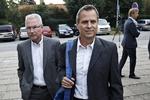 SKATTESAG. Ekstra Bladets journalist Jan Kjærgaard er her på vej ind til afhøring af skattesagskommissionen. 