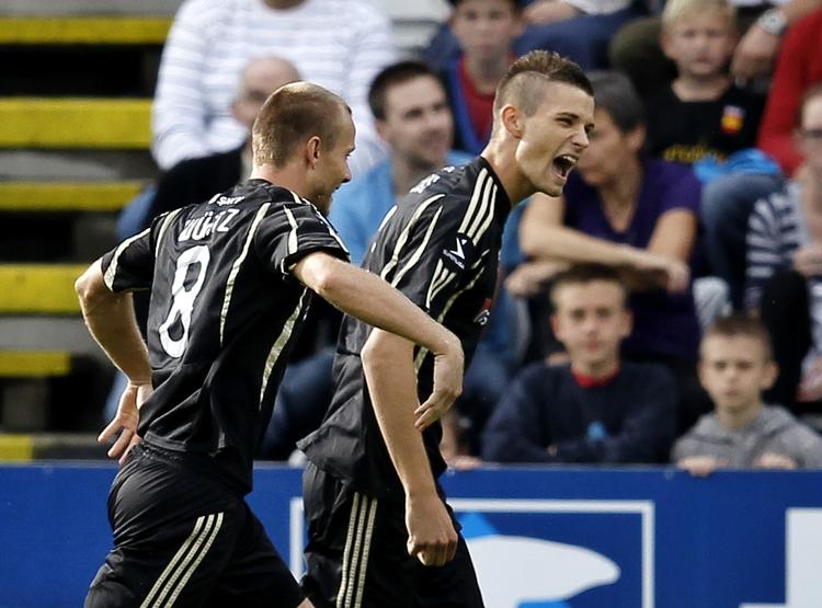 angrebskomet. Nicklas Helenius (th) jubler efter sin scoring til 1-0 for AaB i weekendens opgør mod Horsens. 
