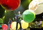 Koncert. Sådan så det ud, da forsanger Chris Martin og resten af Coldplay var på scenen i Køln på deres igangværende verdensturné. 