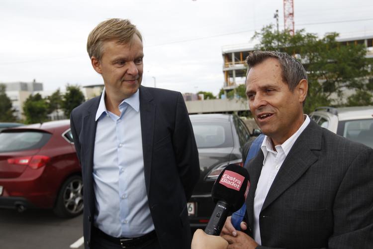 Ekstra Bladets chefredaktør Poul Madsen (t.v) og journalist Jan Kjærgaard afgav i dag forklaring i skattekommissionen om Thornings skattesag. 