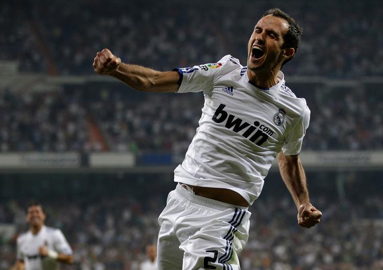 FARVEL. Ricardo Carvalho har spillet to sæsoner i Real Madrid. Nu er det slut. 