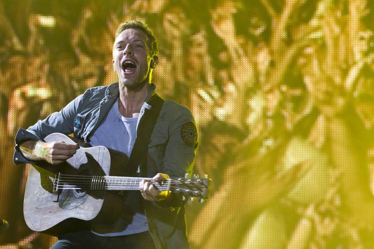 Superstjerner. Chris Martin og co. begyndte deres fantastiske rejse med hittet 'Yellow'. 