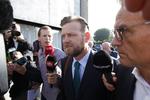 Ankommet. Tidligere spindoktor for Troels Lund Poulsen er ankommet til skattekommissionen. 