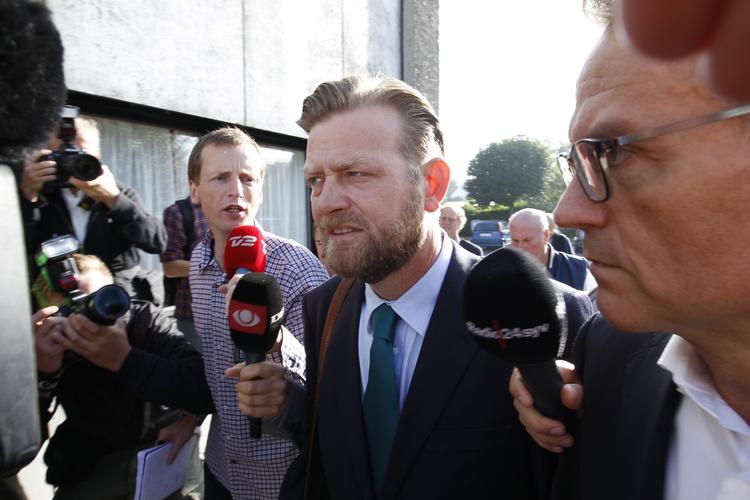 Ankommet. Tidligere spindoktor for Troels Lund Poulsen er ankommet til skattekommissionen. 