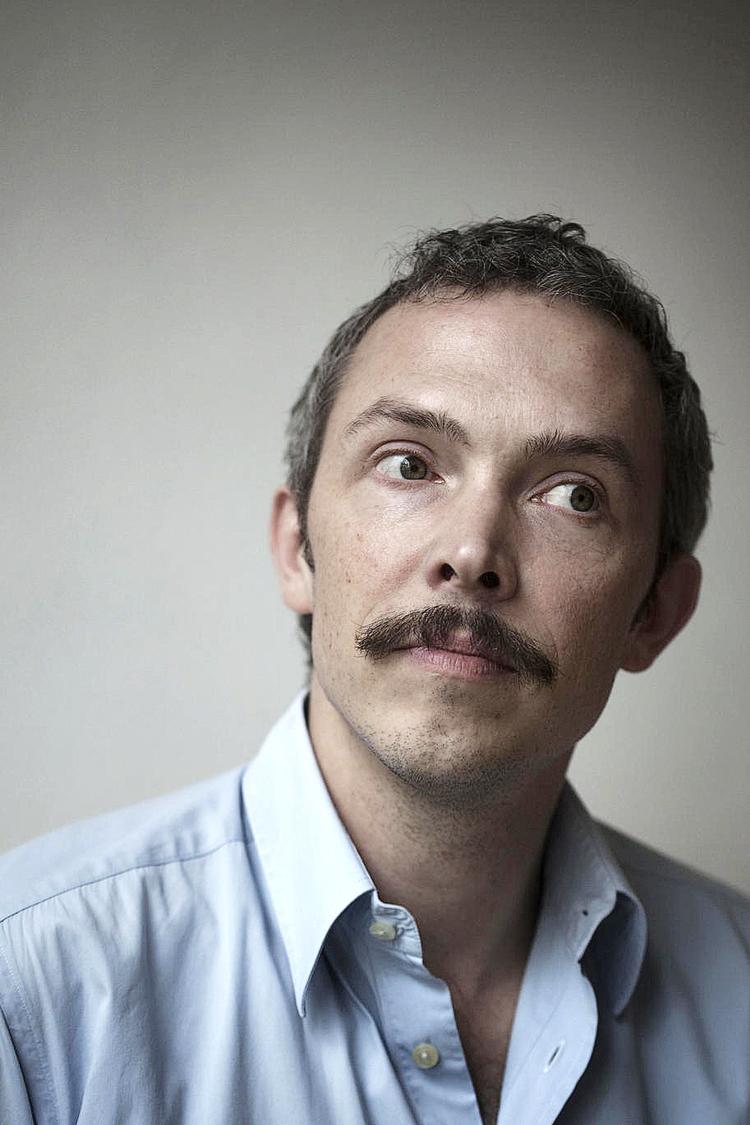 Farvel til Danmark. Mark  Sladen tager sin afsked med tilfredshed over det kunstneriske program for  kunsthallen. 