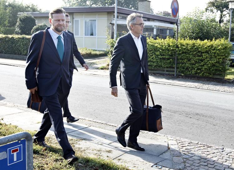 SAG. Den tidligere spindoktor Peter Arnfeldt har i dag været indkaldt som vidne i Skattesagskommissionens undersøgelse af, hvem der lækkede oplysninger om Thorning og Kinnocks skattesag. 