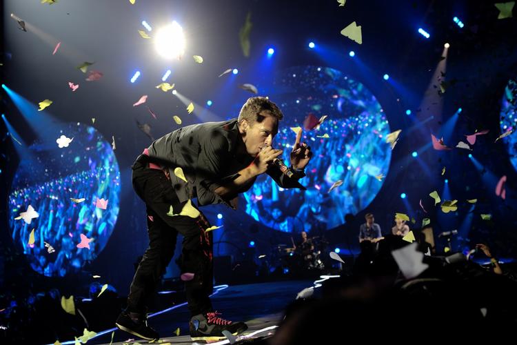 Folkehelt. Chris Martin lovede publikum i Parken, at Coldplay ville spille 'the best fucking concert ever'. Det løfte levede de op til, mener flere af Politikens læsere. 