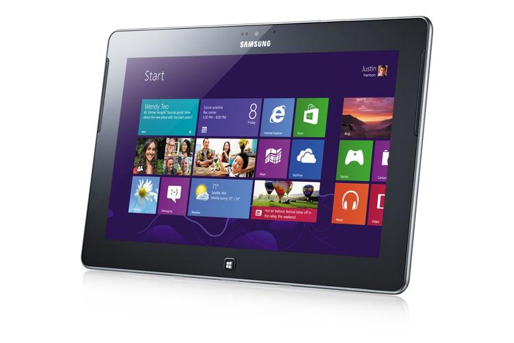 PARTNER-RIVAL. Samsung vil ikke sidde med hænderne i skødet, mens Microsoft lancerer Surface og dermed går ind på tablet-markedet. Så her er Samsungs Windows RT-tablet, der minder enhel del om Surface. 