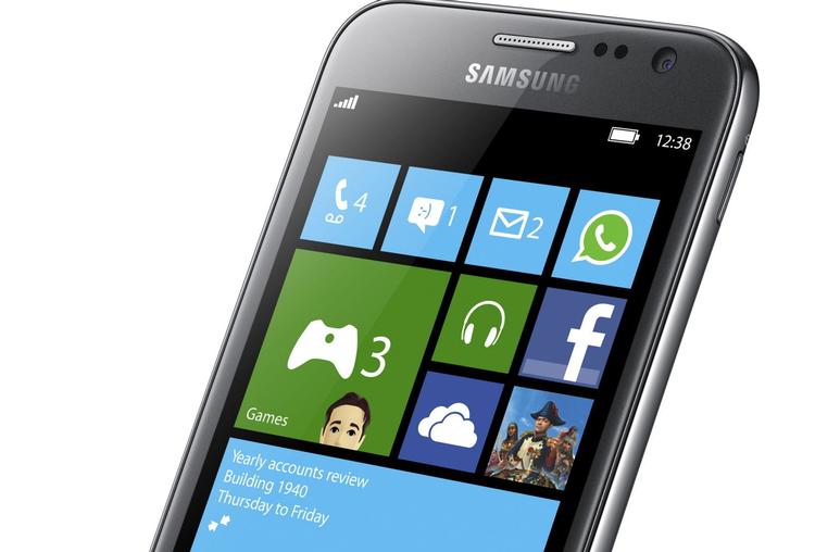OVERHALING. Dette er Samsungs bud på en Windows Phone 8-smartphone, der samtidig er verdens første. Den har fået navnet ATIV S, og kommer til november. 