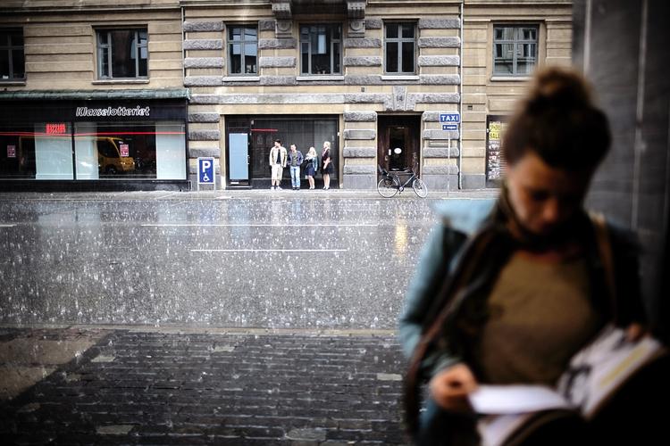 Regn. Morgenens vejr har været langt værre over hovedstaden end på Fyn og i Jylland, siger DMI. 