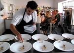 Dessertorgie. Nikolaos Strangas serverede onsdag aften et aftensmåltid bestående af seks raffinerede desserter. 