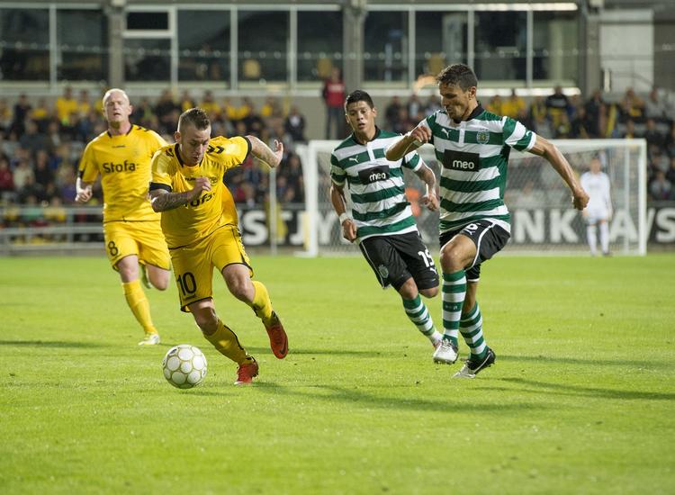 UHELDIGT. Horsens var tæt på at snuppe sejren i det første opgør mod Sporting. 