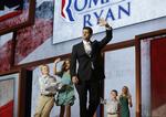 Familiefar. Paul Ryan fik selskab af sine børn på scenen, efter at han havde holdt tale for partikongressen i Tampa, Florida. 