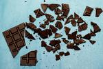 Forebyggelse. Der er stoffer i chokolade, der gør godt for blod og blodkar og kan forebygge slagtilfælde - men man skal stadig ikke spise for meget. 