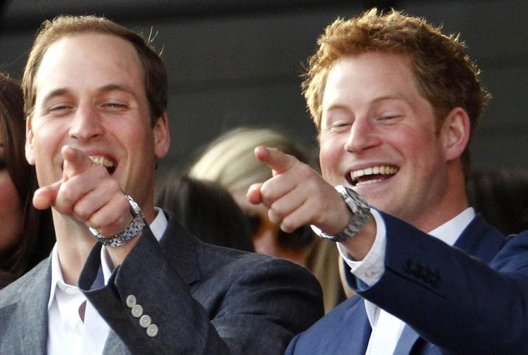 Skandale. Den britiske prins Harry (th) har været på forsiden af utallige aviser, siden avisen The Sun trykte nøgenbilleder af ham. Her er han til dronning Elizabeths 60-års jubilæum med broderen prins William. 