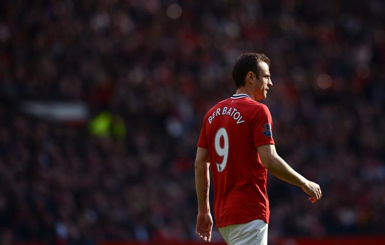 Væk. I 2011 sluttede Berbatov som delt topscorer i Premier League, mens han i sidste sæson var degraderet til reserve. 