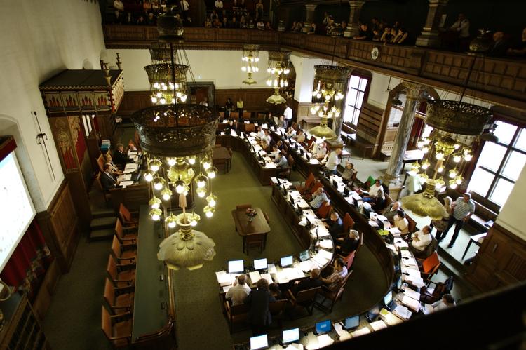 Embedsmandsstyre. Det er ikke politikerne i de kommunale byråd, der træffer beslutningerne i kommunerne i dag. Det gør deres topprofessionelle embedsmænd, siger professor. 