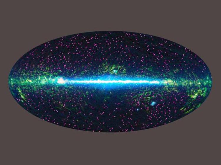 LYSMESTRE. Nasa har fundet omkring 1.000 objekter i universets tåger. De såkaldte 'hotdogs' - galakser, der forsvinder bag varme gasser - er nogle af de stærkest lysende objekter i universet. 