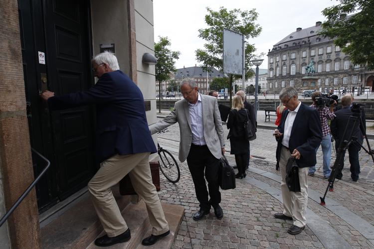 Møde. Repræsentanter for fagbevægelsen troppede ved halv ti-tiden op i Beskæftigelsesministeriet. 