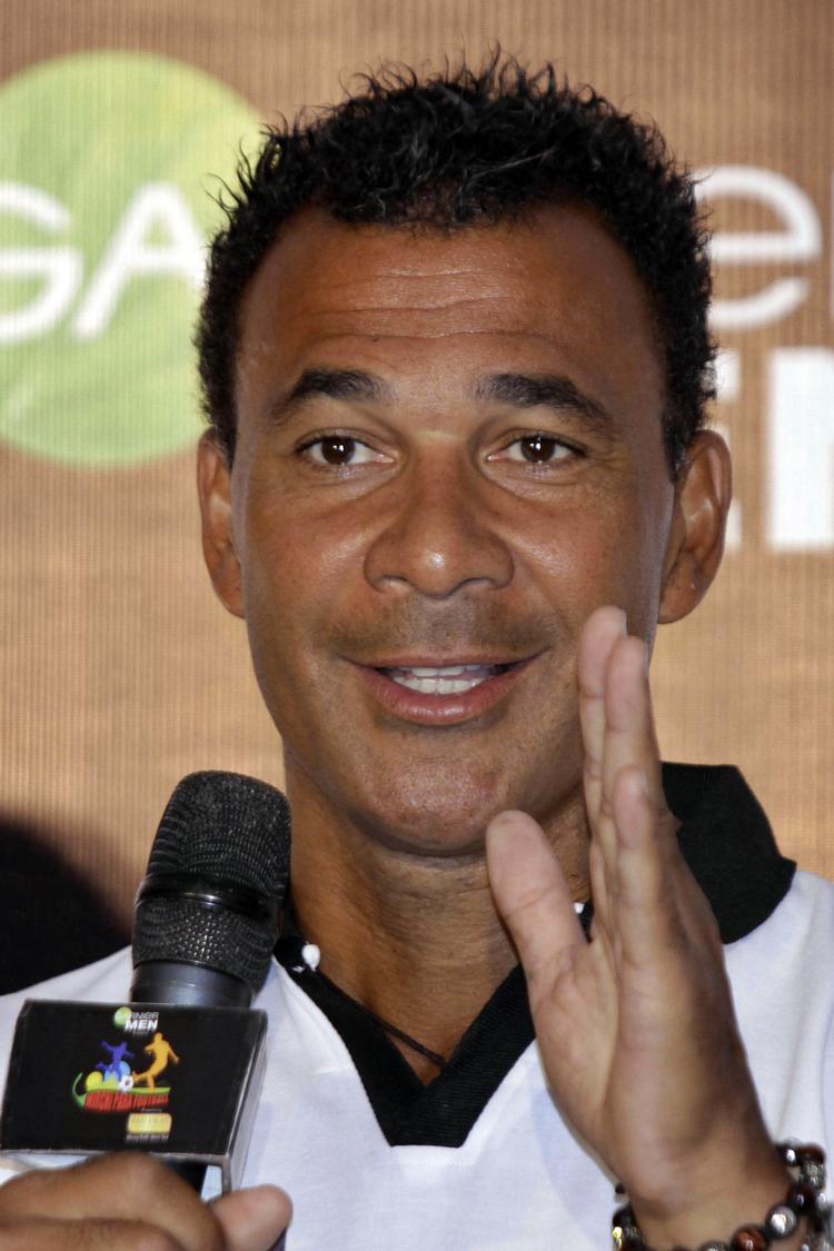 Ruud Gullit. Ved siden af sin imponerende fodboldkarriere har Ruud Gullit blandt andet indspillet reggaemusik, haft sit eget talkshow i Holland og været ekspert i flere engelske fodboldprogrammer. 