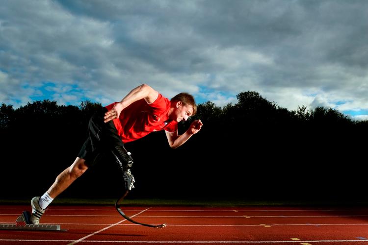 Parat. Daniel Wagner Jørgensen er klar til den indledende runde i 200 meter i morgen. Han har - ud over dagens bronze-medalje ved de paralympiske lege - vundet sølv i længdespring ved EM tidligere i år. 