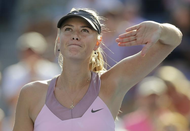 Videre. Russeren Maria Sharapova slog amerikaneren Mallory Burdette 6-1, 6-1 og er dermed videre til 1/8-finalen. 