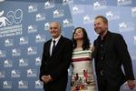 Favorit. Ulrich Seidl og to af hans skuespillere fra 'Paradies: Glaube', Nabil Saleh og Maria Hofstatter, ankommer til filmfestivalen fredag. 