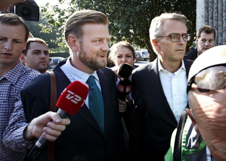Presseetik. Hvor langt skal journalister gå i deres omgang med spindoktorer? 