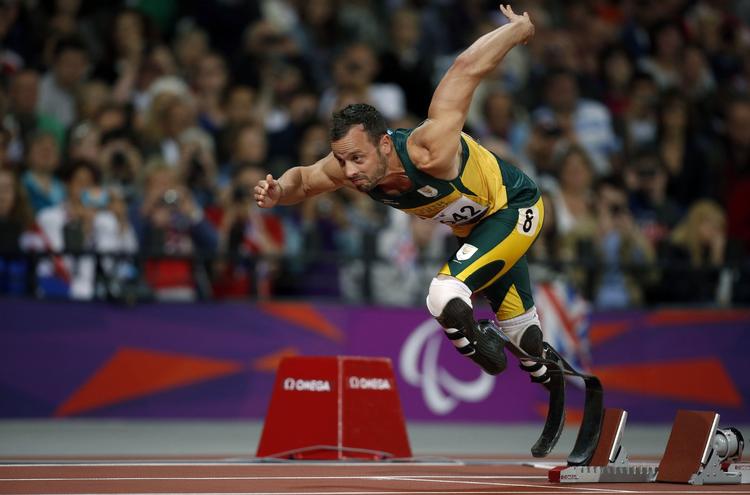 Guldfavorit. Få kan følge med Oscar Pistorius, når han skyder af sted. 