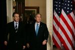 Makkerpar. Tony Blair (til venstre) og George W. Bush var hinandens tætteste allierede. Her er Bliar på besøg i Washington i 2006. 